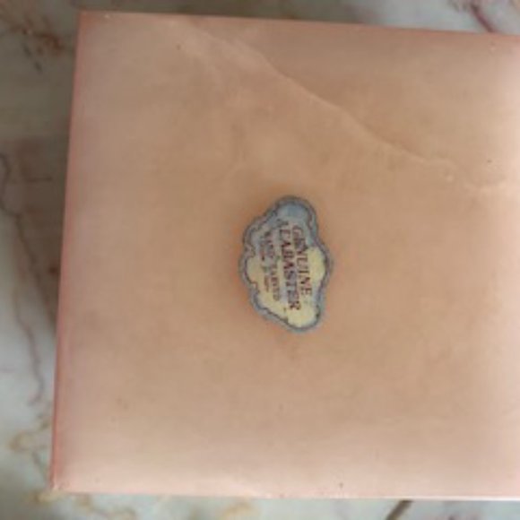 Pink alabaster trinket box - Picture 4 of 6